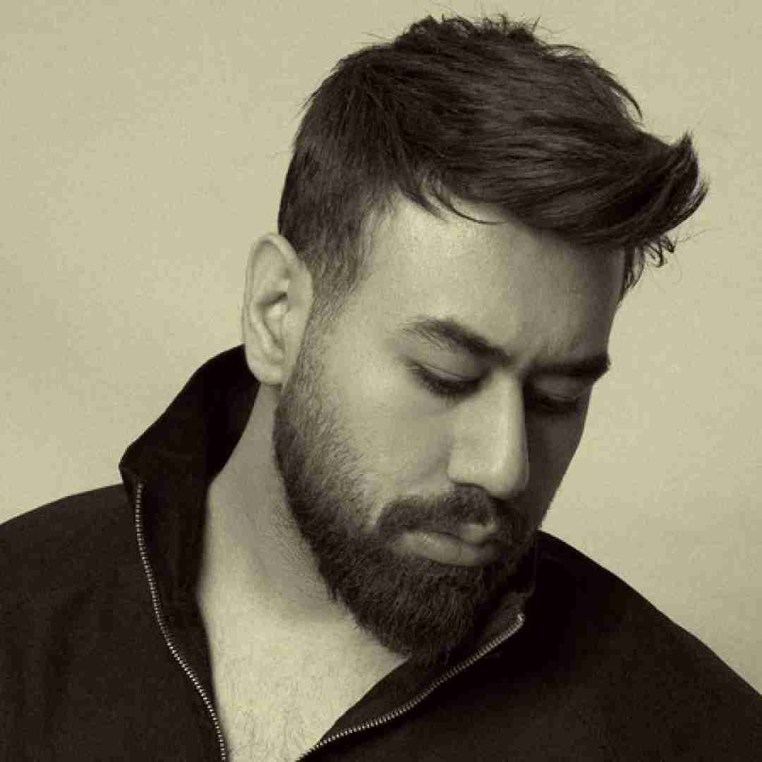 محمد لطفی آهای عشق بی توقع منو محکم بغلم کن