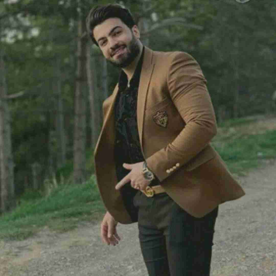 مهدی درمیانی خال او