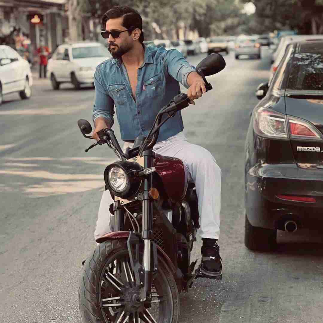 بهزاد عیدیوند چه بی صدا جون میدمو به روزگار خندیدمو