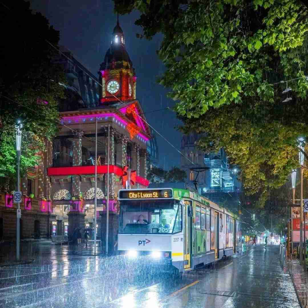 خاطره داره با ما کلی شهر میرم تو فکر اون