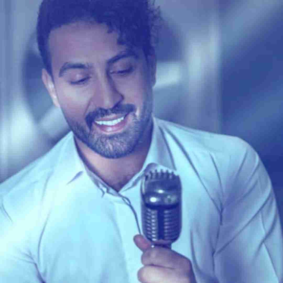 احمد سلو میگفت که اخم کنم براش تو جمع دوستاش