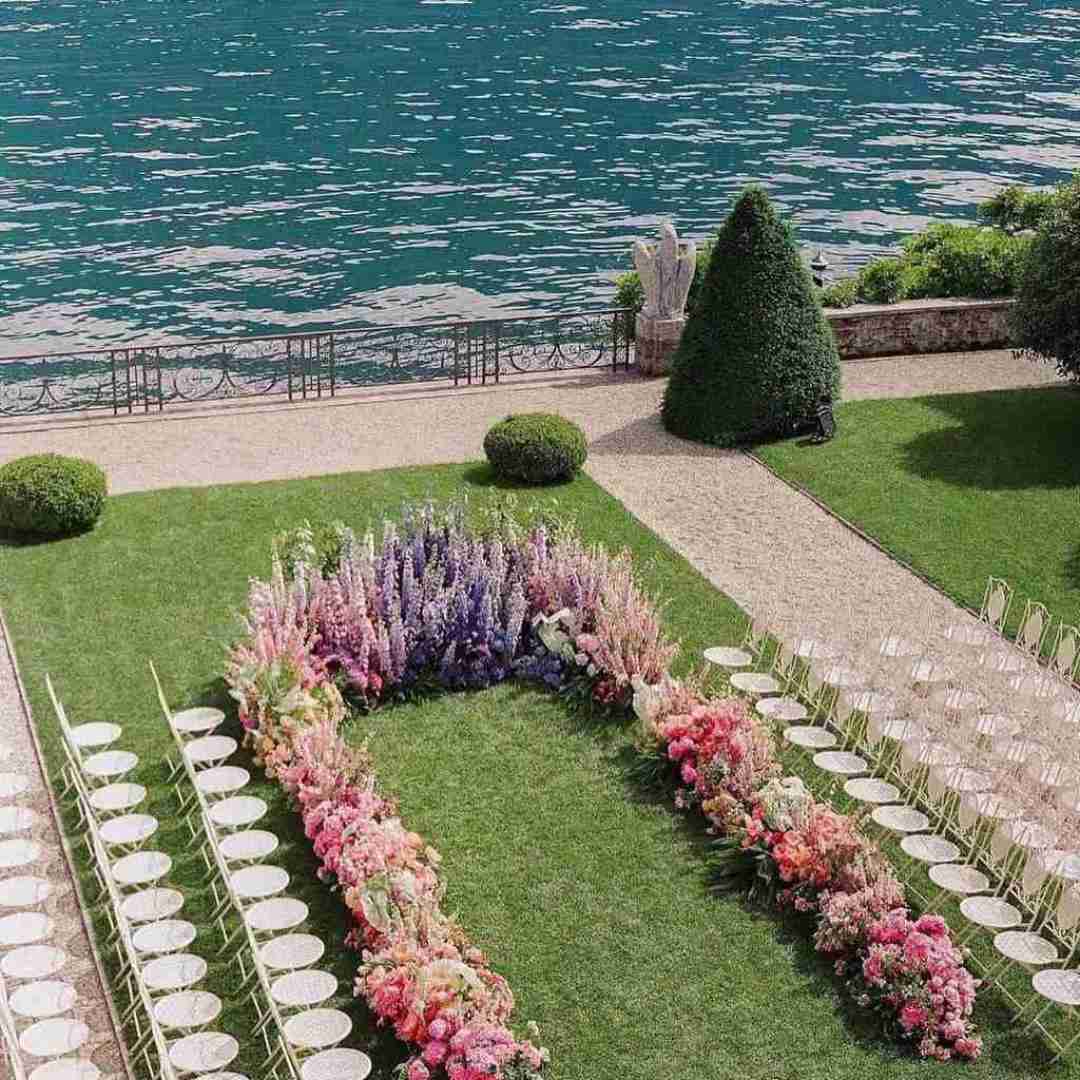 گشت گرداگرد مهر تابناک ایران زمین