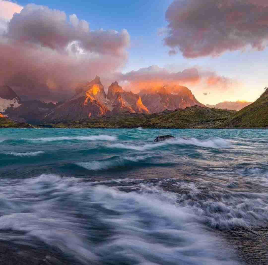 نوشتم با قلم رو دیوار شبم با صدای بچه
