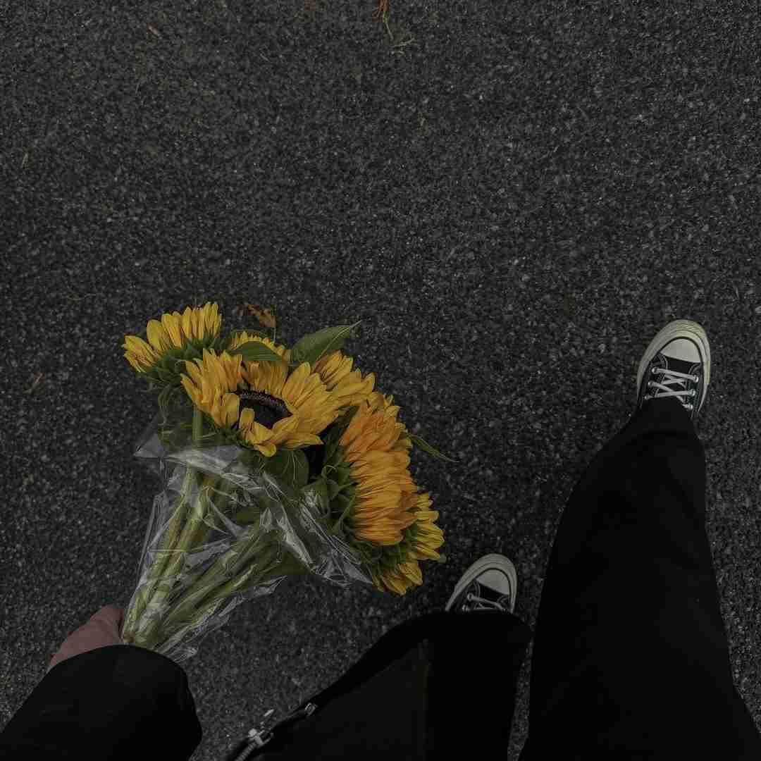 من که لبام عنابیه چشام به رنگ آبیه با صدای دختر