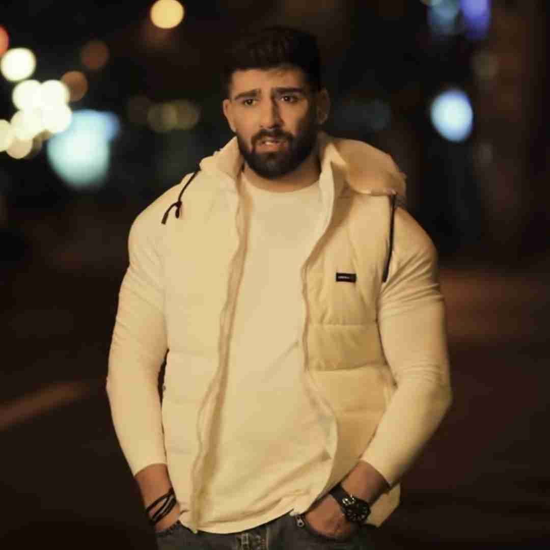 محمد محرمی حق بده اگه هنوز دستپاچه میشم هرموقع میبینمت